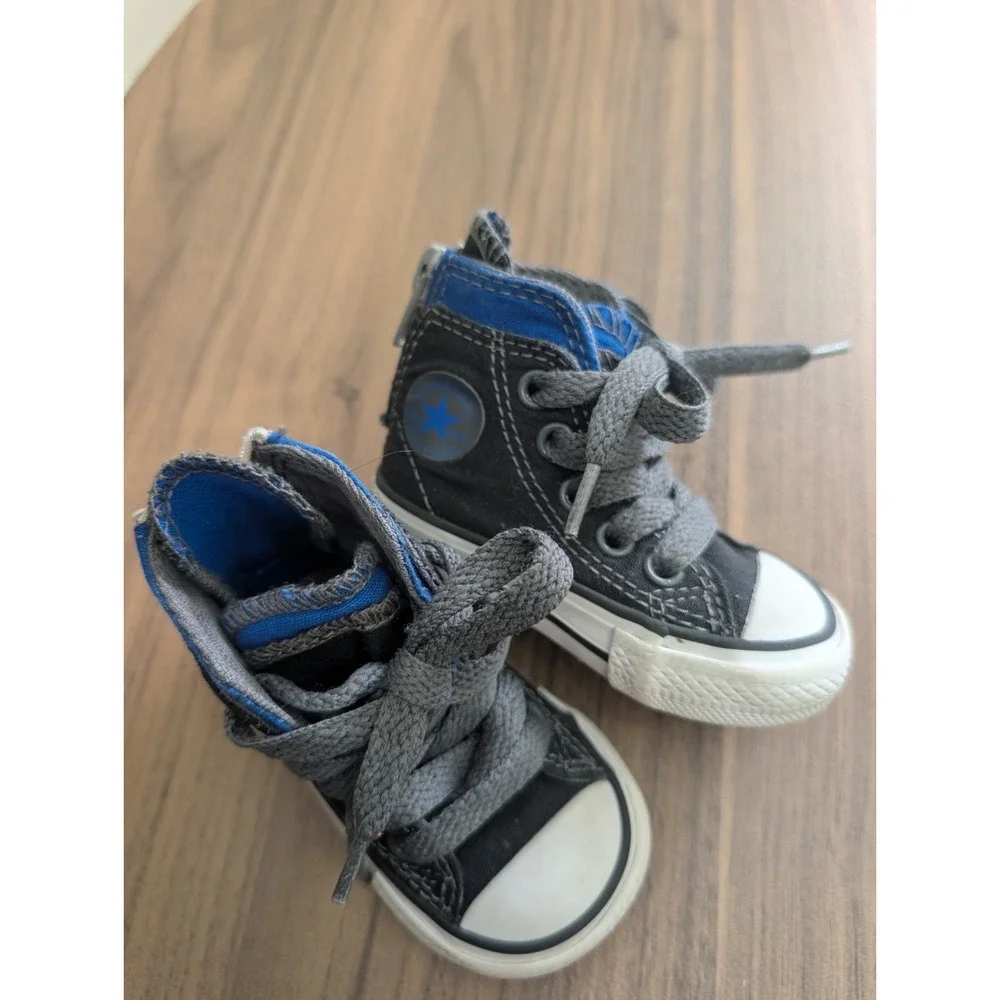 Converse Size 2 Chuck Taylor All Star Side Zip High Top Sneakers Kids Black Blue